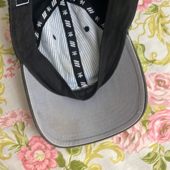 Distressed adidas’s top - Picture 7 of 9